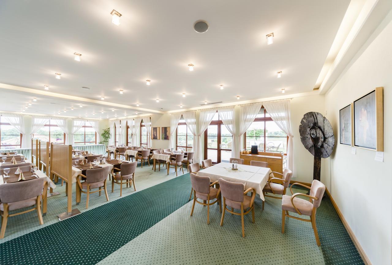 Golf Hotel Austerlitz Zewnętrze zdjęcie